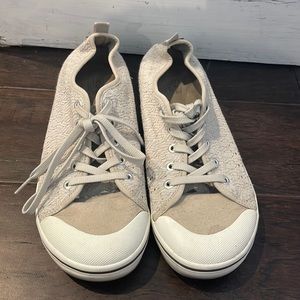 Women’s 9.5 keen sneakers